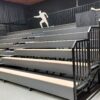 Tribunes voor sporthallen model Montreal 21 Onze tribune Montreal, een aanwinst voor uw toeschouwers en/of supporters. Duurzaamheid en comfort verenigd: ontdek de Montreal tribune!